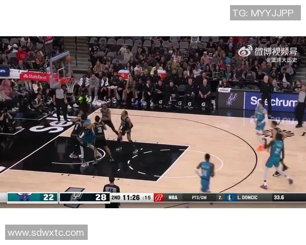 文班亚马首场比赛表现耀眼五次盖帽并隔扣字母哥引发热烈讨论